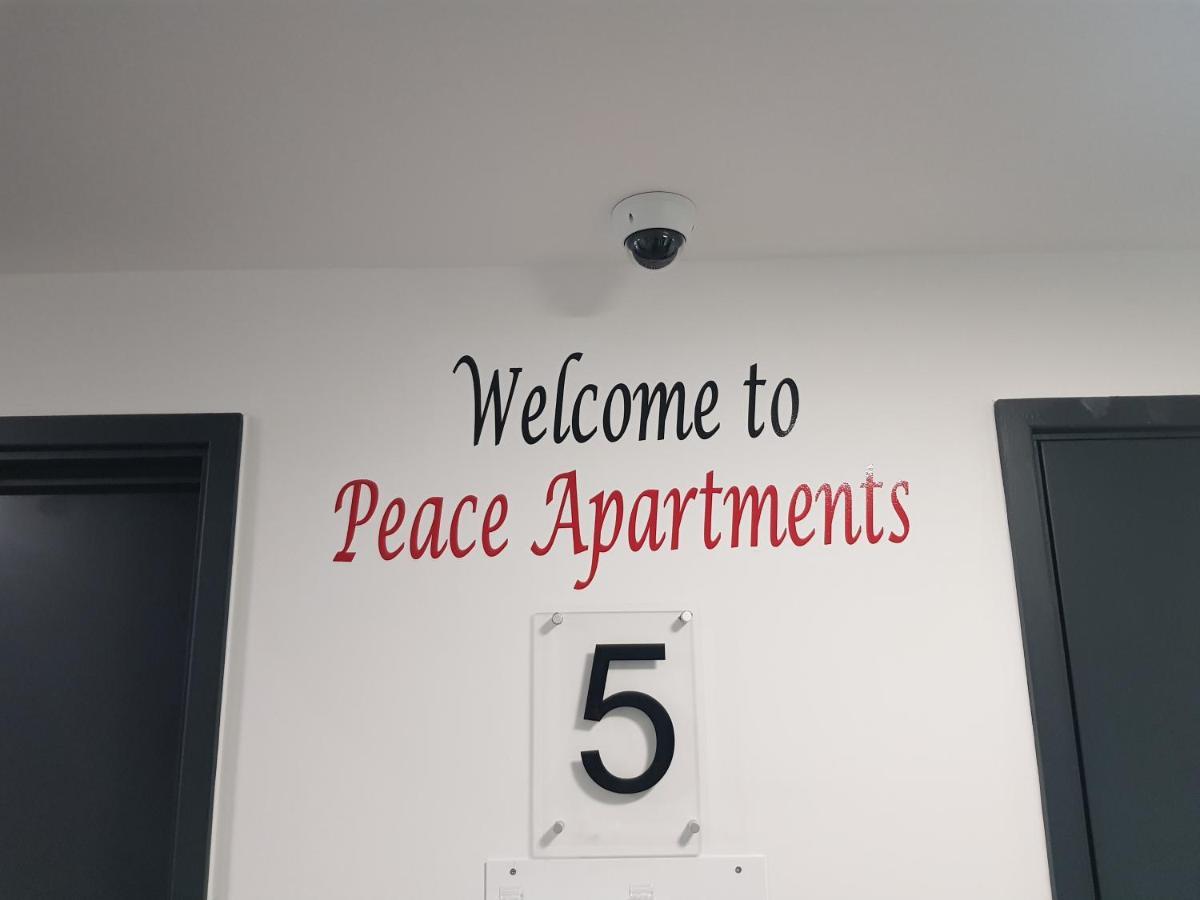 Peace Apartments - Luton Luton  Exterior photo