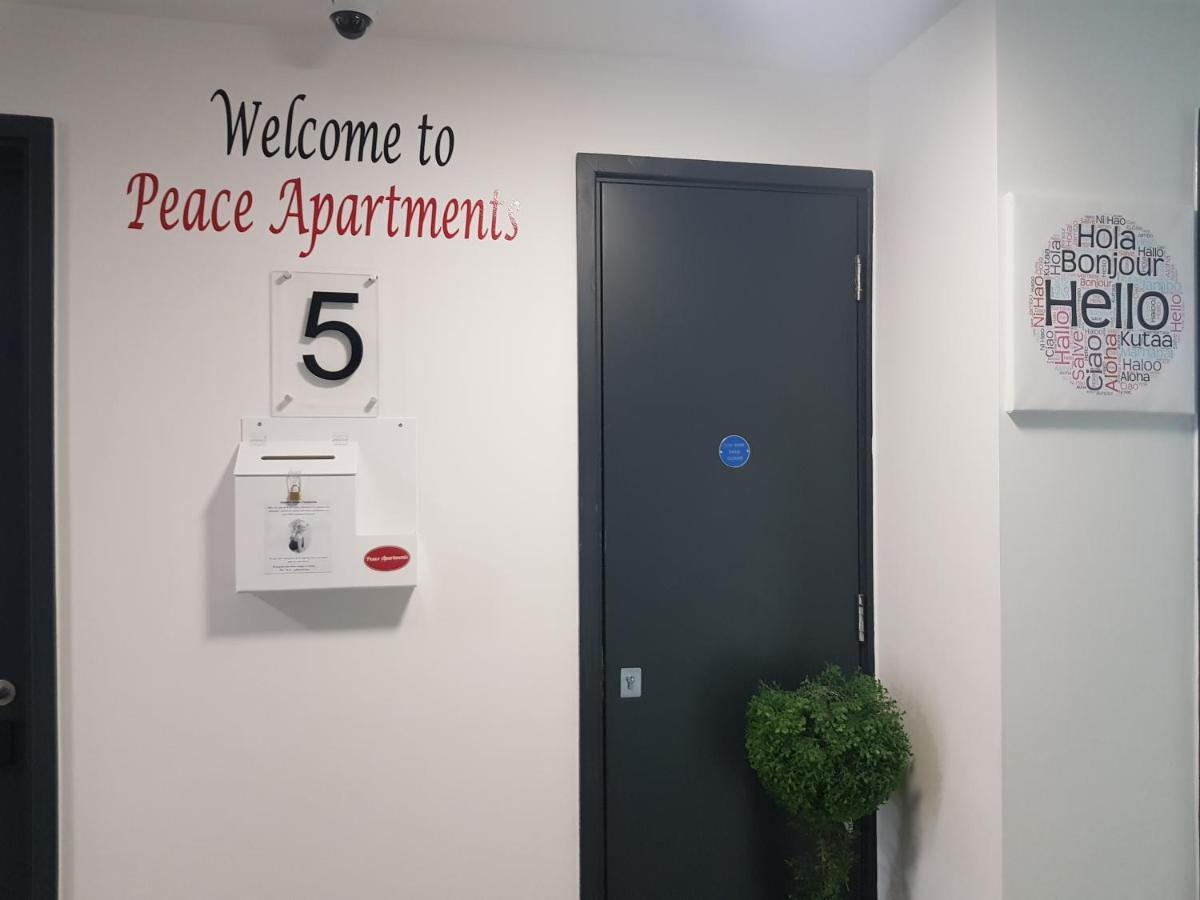 Peace Apartments - Luton Luton  Exterior photo